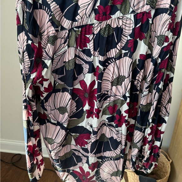 NWT Ann Taylor Loft rayon floral blouse XL red pink black flowers slight v neck - Picture 4 of 11